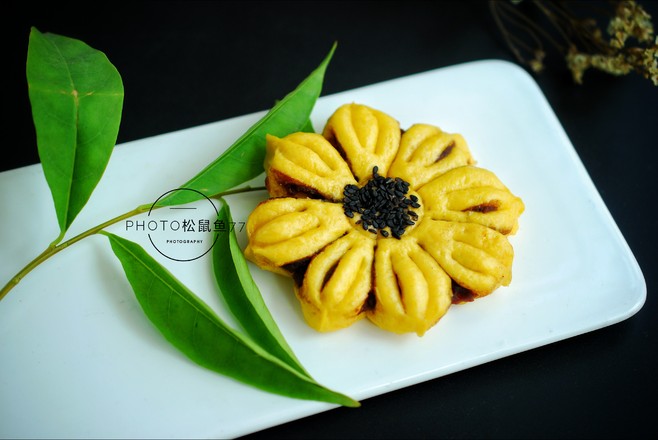 Sunflower Bean Paste Bun recipe