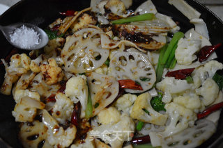 Assorted Vegetables in Fragrant Pot-self-fried Sauce is More Fragrant recipe