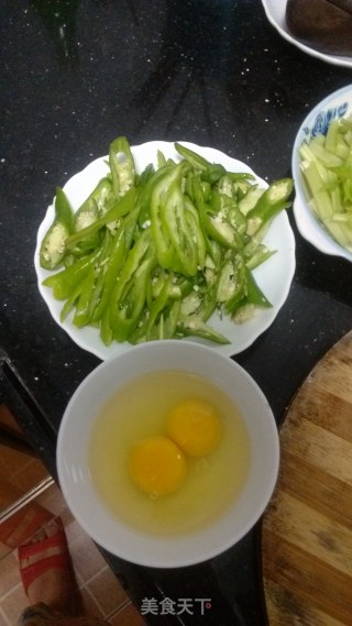 Scrambled Eggs with Green Peppers recipe