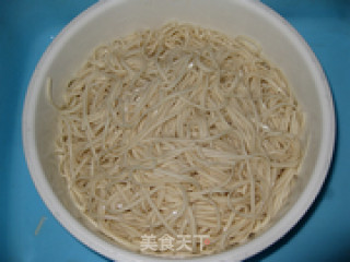 Zhejiang Snacks Fried Noodles with Mushrooms recipe