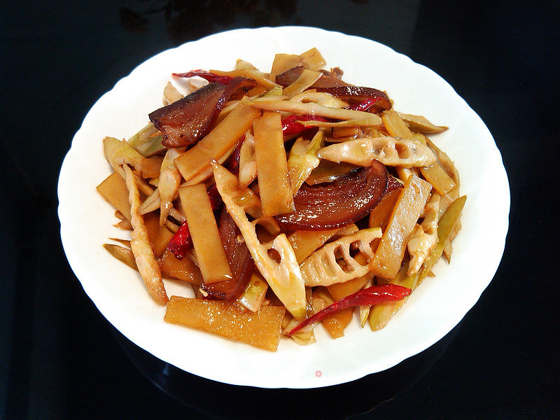Stir-fried Bacon with Bamboo Shoots and Tofu Skin recipe