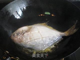 Spicy Pomfret with Garlic Bean Sauce recipe