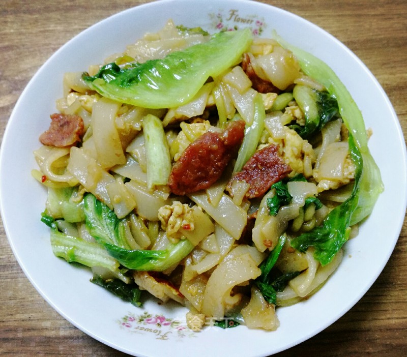 Fried Hor Fun with Red Intestine and Egg recipe