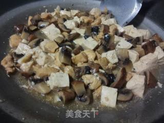 Braised Tender Tofu with Brown Mushrooms and Chicken Breast recipe