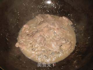 Stir-fried Beef with Garlic Sprouts recipe