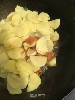 Stir-fried Potatoes with Tomatoes recipe