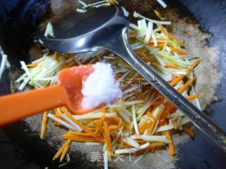 Stir-fried Leek Sprouts with Carrots recipe