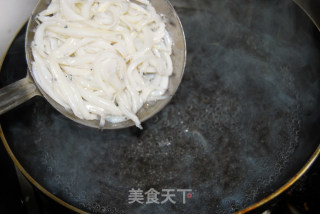 Stir-fried Whitebait with Leek recipe