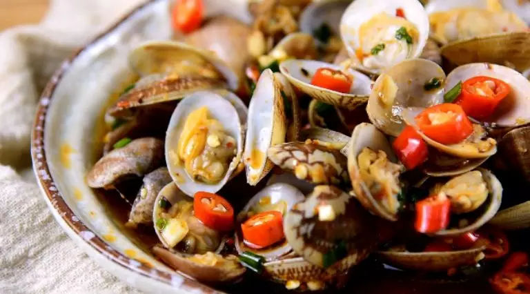 Clams with Salad recipe