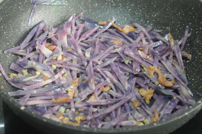 Stir-fried Shredded Pork with Purple Potatoes recipe