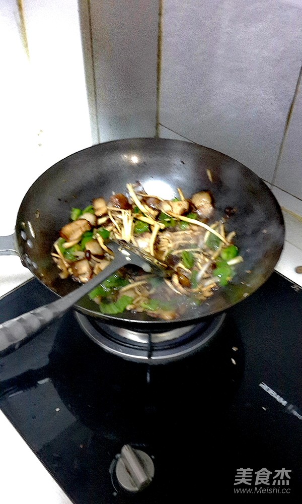 Tea Tree Mushroom Twice Cooked Pork recipe