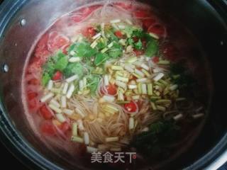 Sour and Spicy Hollow Noodles recipe