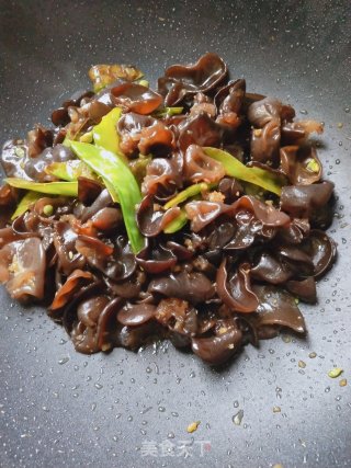 Fried Snow Peas with Fungus recipe