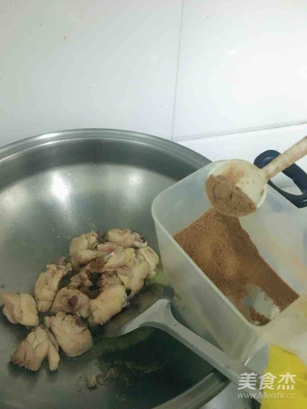 Braised Noodles with Assorted Chicken Drumsticks recipe