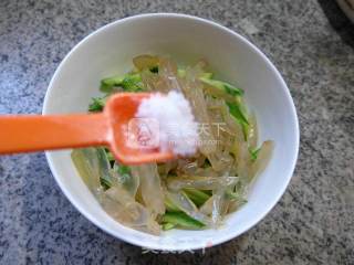 Jellyfish Mixed with Small Cucumber recipe