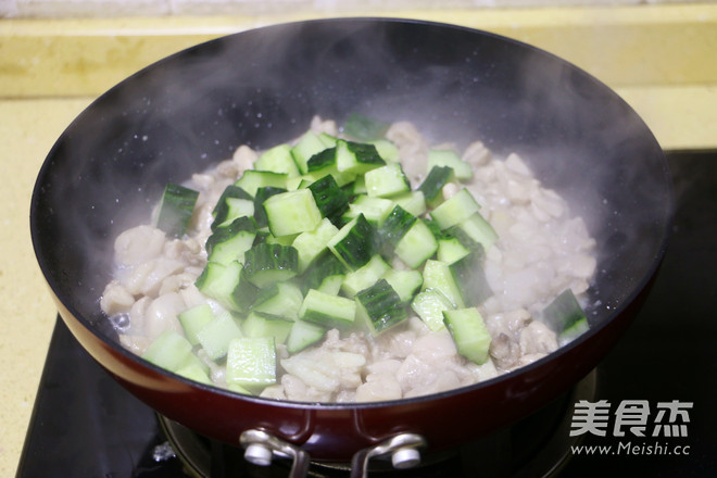 Stir-fried Chicken with Sauce recipe