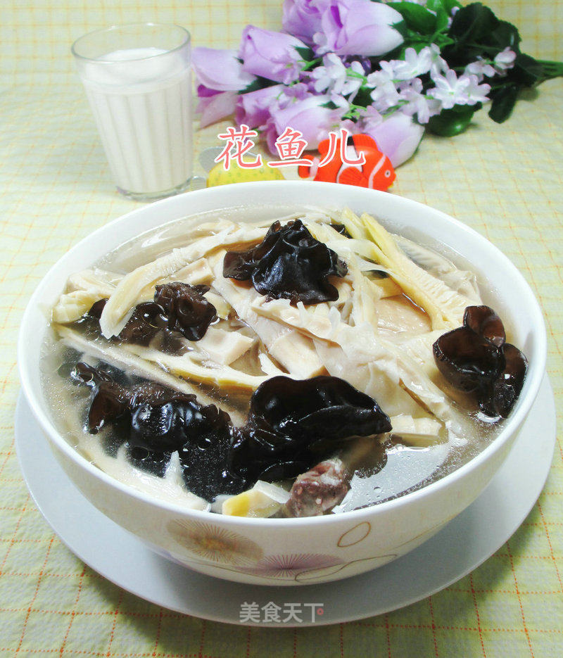 Black Fungus, Lamb's Tail, Bamboo Shoots and Chicken Leg Soup recipe