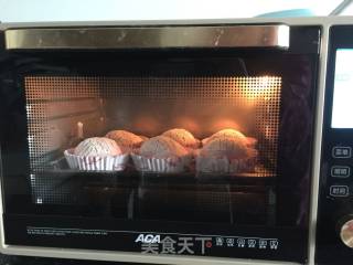 #四session Baking Contest and 爱吃节# Egg Yolk Bean Paste Cranberry Buns recipe