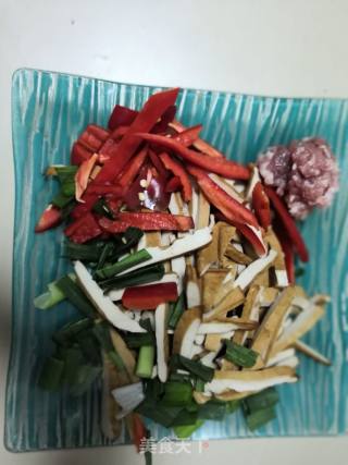 Stir-fried Bean Curd with Red Pepper recipe