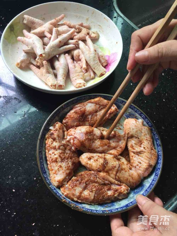 Grilled Salt-baked Chicken Feet and Chicken Wings recipe