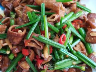 Stir-fried Pork Intestine with Chives recipe