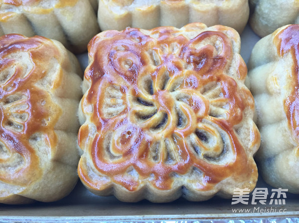 Cantonese Bean Paste Egg Yolk Mooncake recipe