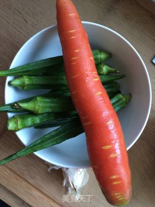 Okra Mixed with Carrots recipe