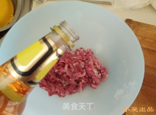 Stir-fried Beef with Garlic Sprouts recipe