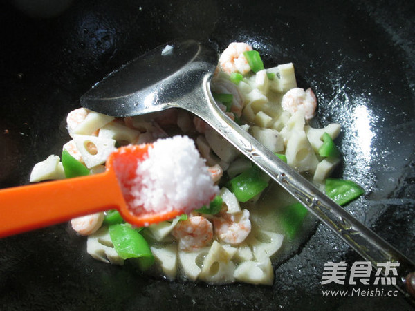 Stir-fried Lotus Root with Shrimp and Spicy Pepper recipe
