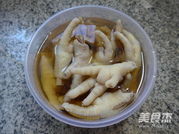 Fragrant Chicken Feet recipe