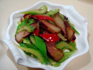 Home Cooking "stir-fried Bacon with Celery and Fresh Pepper" recipe