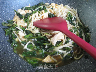 Duck Egg and Cabbage Core Dry Boiled Noodles recipe