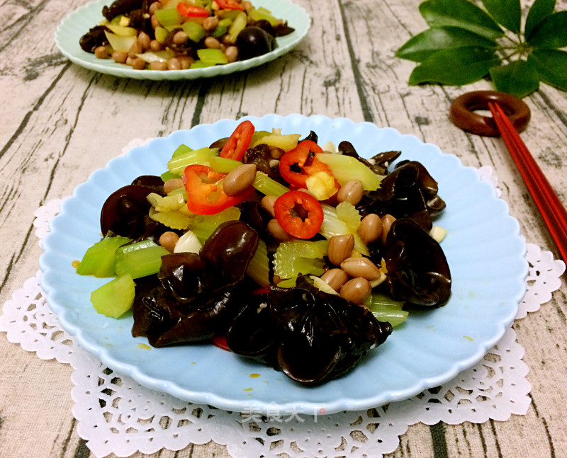 Celery and Peanut Salad with Black Fungus recipe