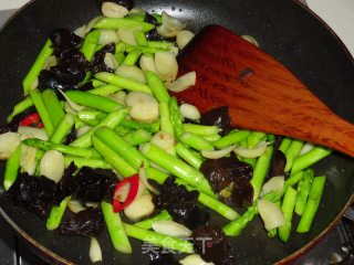 Asparagus and Lily Stir-fry recipe