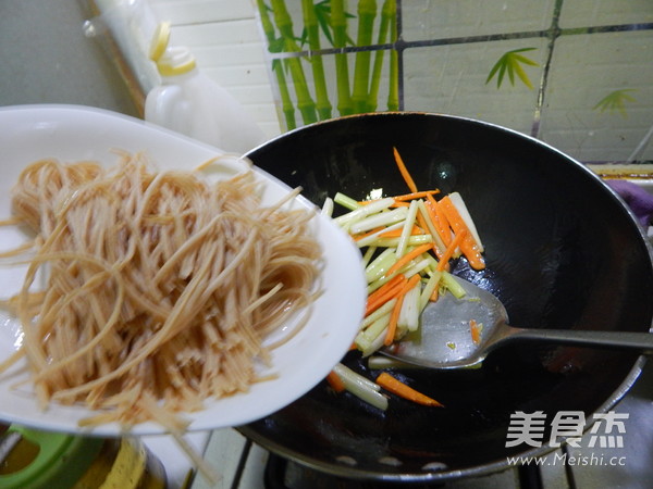 Stir-fried Shredded Beans with Celery recipe