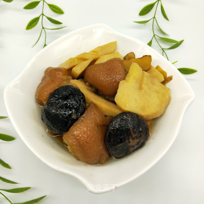 Stewed Pork Knuckle with Spring Bamboo Shoots recipe