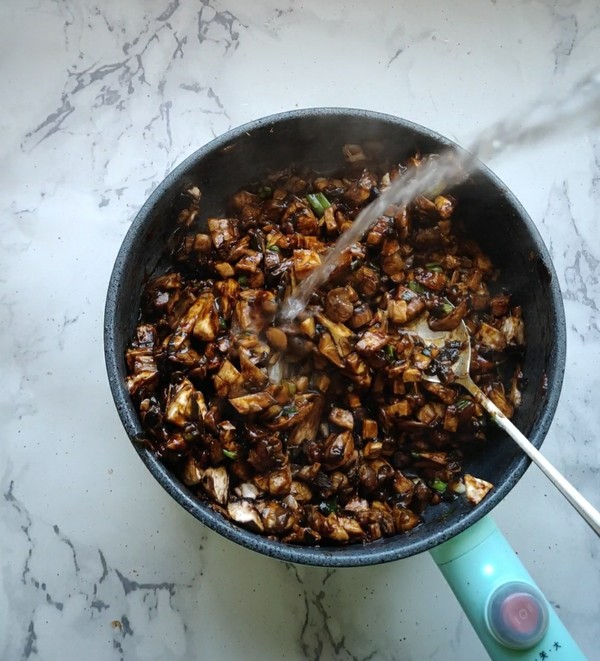 Noodles with Mushroom Fried Sauce recipe