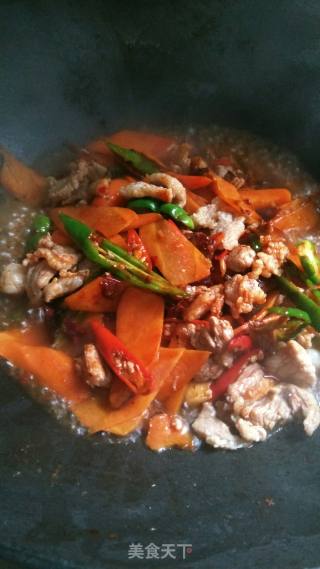 Stir-fried Pork with Sauce and Carrots recipe