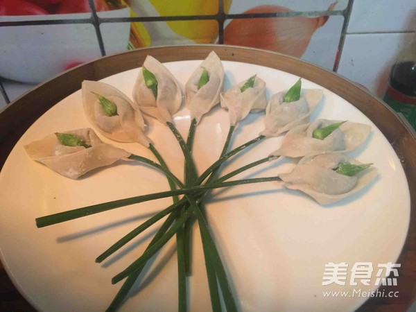 Calla Lily and Vegetable Meat Wontons recipe