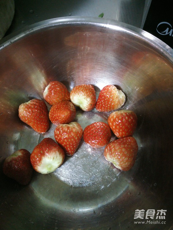 Strawberry Mousse Cup recipe