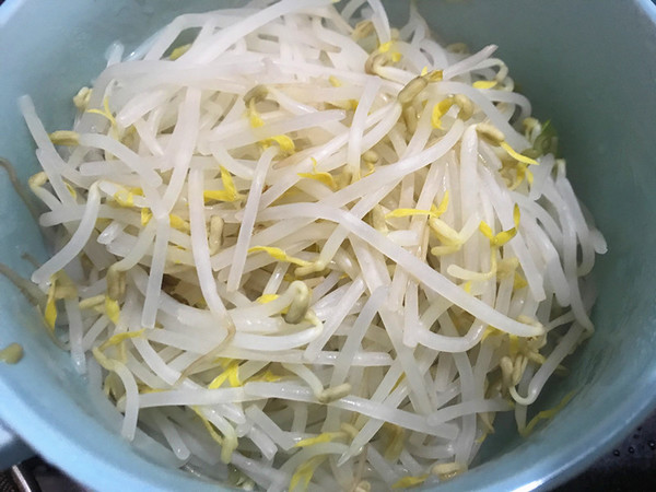 Garlic Bean Sprout Beef Pot recipe