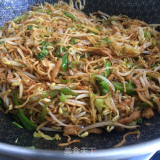 Fried Noodles with Cumin and Green Pepper recipe