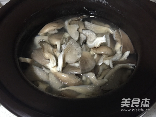 Mushroom Ribs Soup recipe