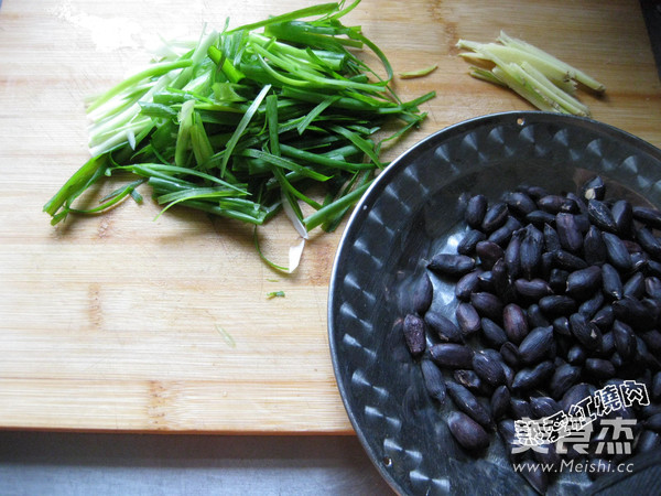 Small Fish Mixed with Black Peanuts recipe