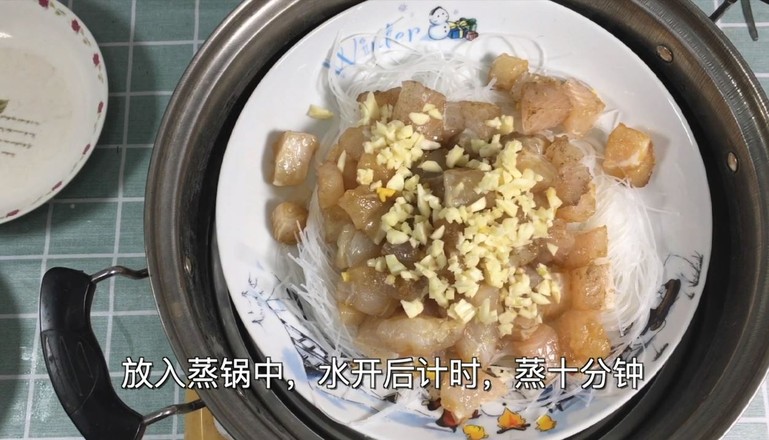 Steamed Pansa Fish Fillet with Garlic Vermicelli with Fresh Eyebrows recipe