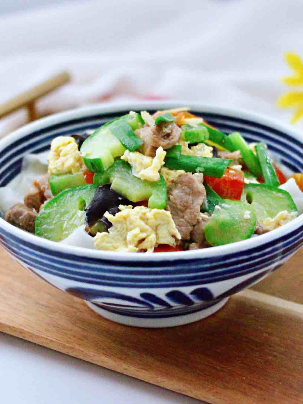 Marinated Noodles with Cucumber and Diced Pork recipe