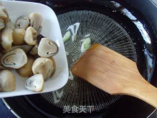 Delicious and Sweet --- Straw Mushrooms in Oyster Sauce recipe