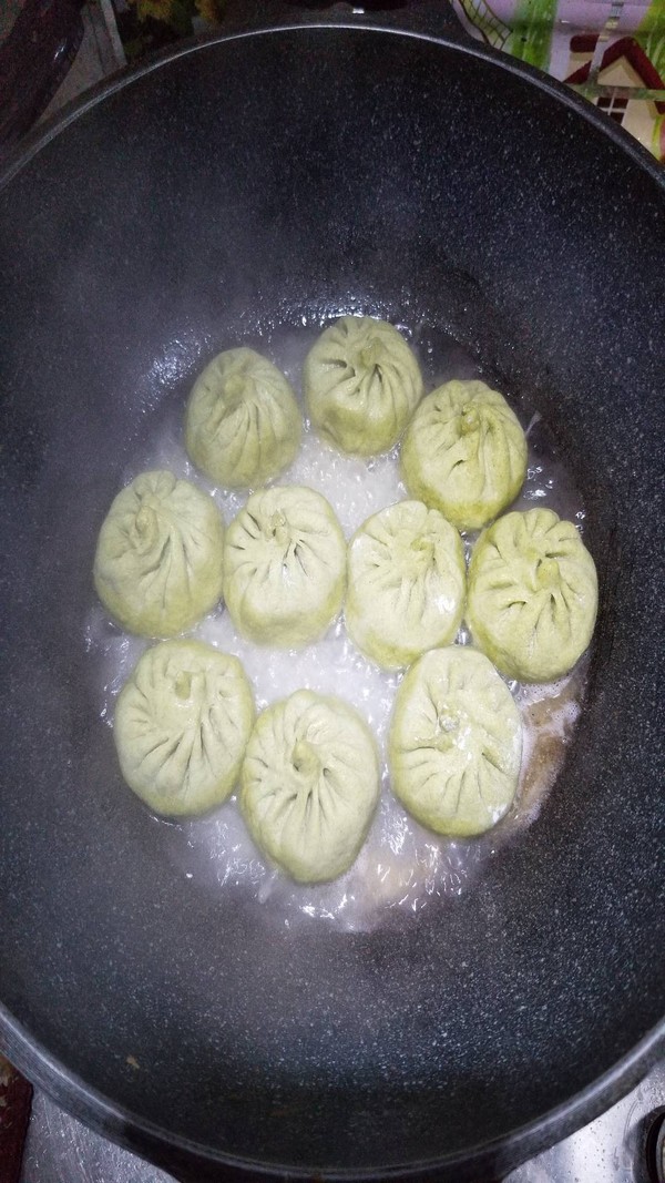 Black Pork, Lotus Root, Spinach Noodle Fried Bun recipe