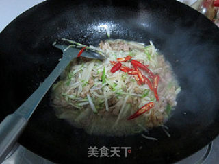 Yucui Shredded Pork with Stropharia recipe