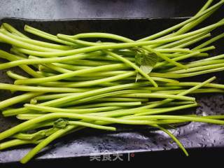 Sweet Potato Stem with Oyster Sauce recipe